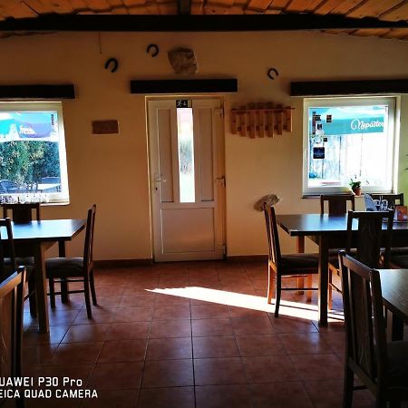 Restaurace A Penzion U Jessyho Perná Eksteriør bilde